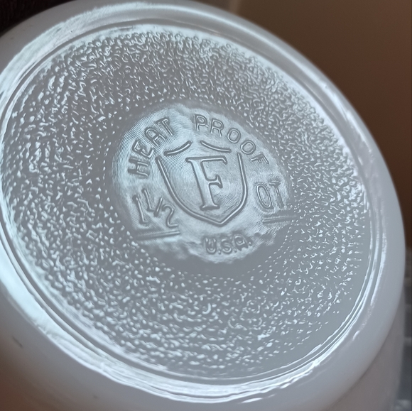 Federal glass vintage milk glass USA 1 1/2 OT no cracks or marks perfect white - Picture 4 of 5